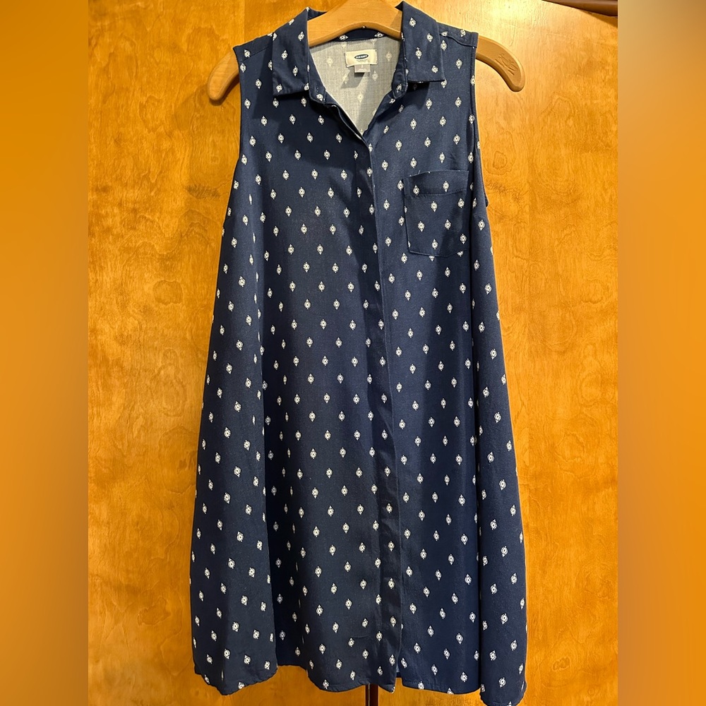 Old Navy and white, above knee dress. Small - Picture 3 of 15